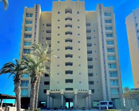 7th Floor 2-Bedroom Beachfront Condo – Your Luxury Puerto Peñasco Getaway! Hotels in Rocky Point