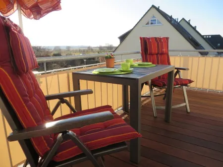 Stylish 3 rows App. up to 4 people + Toddler + wifi, 250 m to the Baltic Sea Отели в г. Бёргеренде-Ретвиш