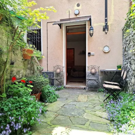 Welcoming cozy apartment in a quaint medieval village Отели в г. Плезио