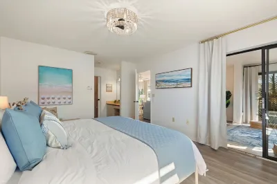 Sunshine 2-bedroom Shorewalk condo near beaches, IMG - Pickleball, Pool Lakeview