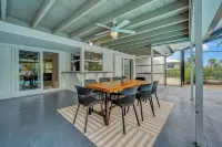 Luxe Paradise Escape on a Canal!