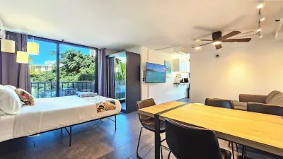 Waikiki Spacious Modern Remodel. w/Pool & Hot tub - Sleeps 3