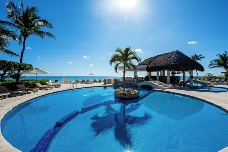 Modern Oceanfront Condo both Gorgeous & Sleek, 2 bds & 2 Bths. Pool w/ Snack Bar