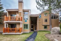 Spacious 2 King Bdrm + Sleeping Loft + Game Room Hotels near Crowley Lake Park