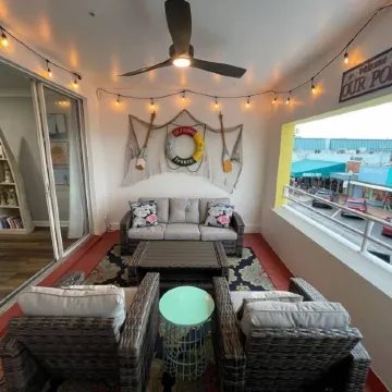 Osceola’s Balcony #9