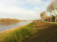 Old house of character in 1 min of the Loire Hotel a Saint-Dye-sur-Loire