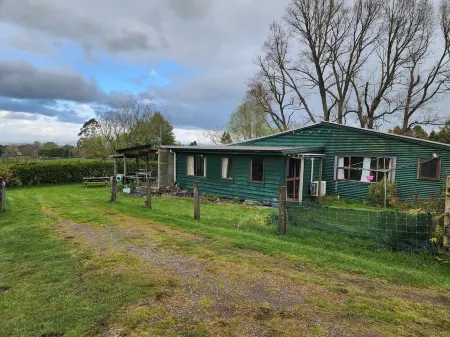 Warm calm peaceful  Farmstay Rotorua with Wi-Fi (but kids don't need to know