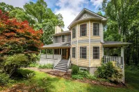 Mins To AVL, Secluded, Firepit, Family Friendly