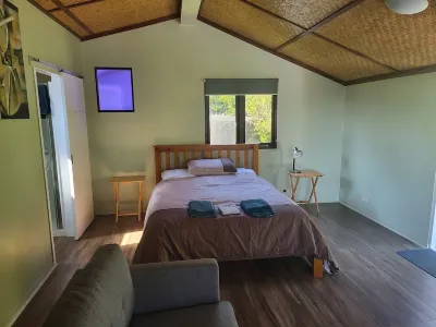 Studio 10min walk to Onetangi beach
