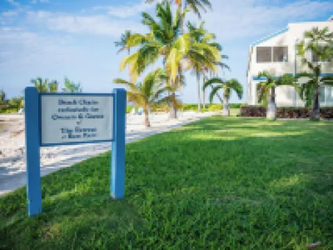 2023 Renovated The Retreat 17 Oceanview ground floor condo steps to ocean/beach Hoteles en Rum Point