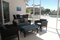 Beautiful Home in Key Colony Beach! Private Pool. Dock. Tiki Hut