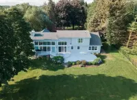 Lakefront Oasis near Lewiston & Niagara Falls