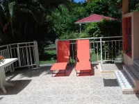 SEASONAL RENTAL IN VILLA WITH GARDEN - QUIET AREA - BEACH 300m Hoteles en Les Anses d'Arlet