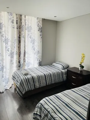Cosy 2 bedroom opposite Grove & Lady Pohamba Hotels in 