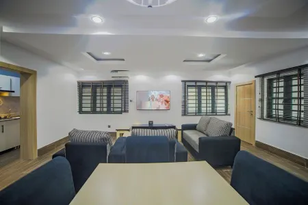 Cozy 2-bedroom apartment in Ikeja with AC, WiFi