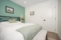 Modern, Self Contained Suite with Private Entrance, free parking and WIFI