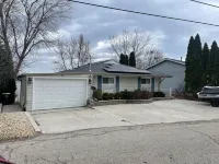 Pet Friendly Huge Lake Front Home with Stunning Views Hotel a Round Lake Park