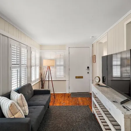 Location! Location! Location! in the Middle of Downtown Mt Dora!