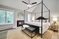 Poconos Getaway★Modern Renovated Lakeside Home★Pool 3 Bed 2.5Bath Crested Falcon