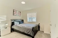 Beautiful 3 bedroom townhouse in downtown Edmonton. Hotels near Londonderry Mall