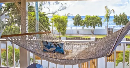 Blue Breeze on Grand Turk - Classic Beach House, Modern Space