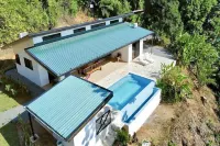 Sunset Haven: Oceanview Bliss Just Minutes from the Beaches of Dominical Hotels near The Living Library Sanctuary