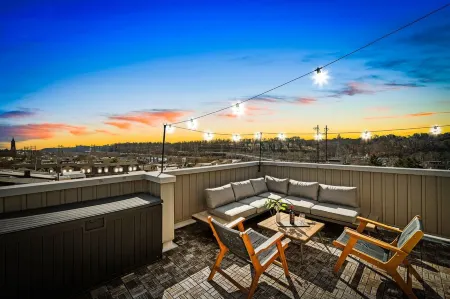 Spacious & Quiet, 5 Min Walk to Main St, Rooftop Lounge! Отели рядом с достопримечательностью «Моррис Арборетум & Гарденс оф Юниверсити оф Пенсильвания»