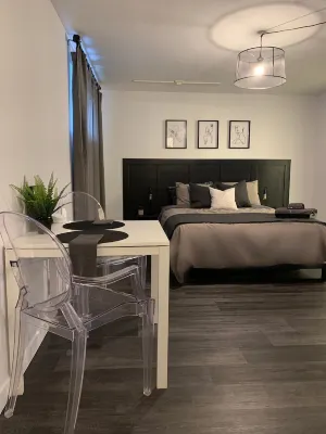 Cozy Suburban Retreat • Free Parking • Close to Montreal DownTown Hôtels à proximité de : Pratt & Whitney Canada
