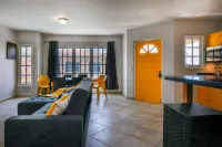 PALMA REAL 2 bed, 2 bath, sleeps 6, close to Palm beach.