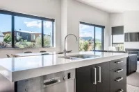 Simply Stunning - Wanaka (FREE WI-FI)