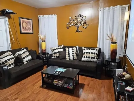 Large 3 brm 2 bth, Near EWR/NYC/Prudential Center and Penn Station Отели рядом с достопримечательностью «Технологический институт Нью-Джерси»