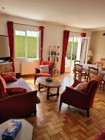 Les Marmots, Maison Individuelle Proche Plage et Commerce Avec Terrain au Calme