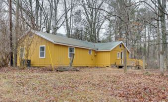 Deck & 2-acre Yard: Quiet Getaway in Crandall!