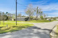 10 Mi to Biloxi Beach & Casinos! Peaceful Retreat - 2-Star