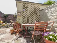 7 Glendower Street Hotels in Llangattock-Vibon-Avel