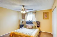 Patio & Mtn Views: Family Gem in California City