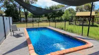 Rose City Motor Inn - Pools