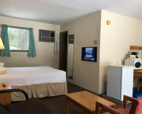 Algonquin Motel Hotels in Machar