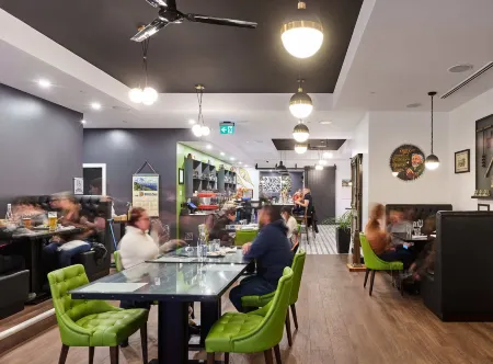 Raven Inn Whitehorse Отели в г. Юкон