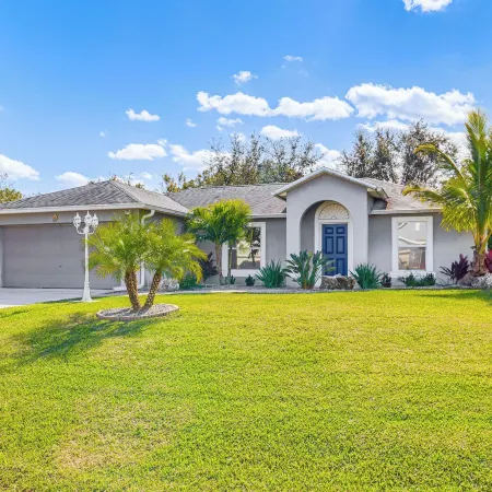 Private Yard & Screened Patio: Sunny Sebastian Gem