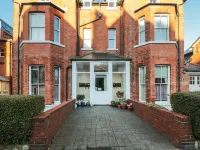 Carisbrooke House, Apartment 6