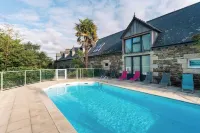 Logis Hôtel Kastell Dinec'h - Swimmingpools
