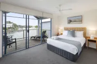 Captains Cove Resort - Waterfront Apartments