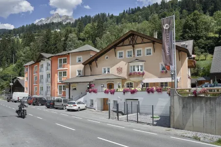 Posthotel Strengen am Arlberg Отели рядом с достопримечательностью «Fließer Platte»