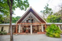 Casa Cecilia Beach Front - Airport Shuttle
