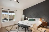 Alana House - Pool, Hot Tub, BBQ, Fire Pit + Walk to Hikes! 4 Bedroom Home by RedAwning