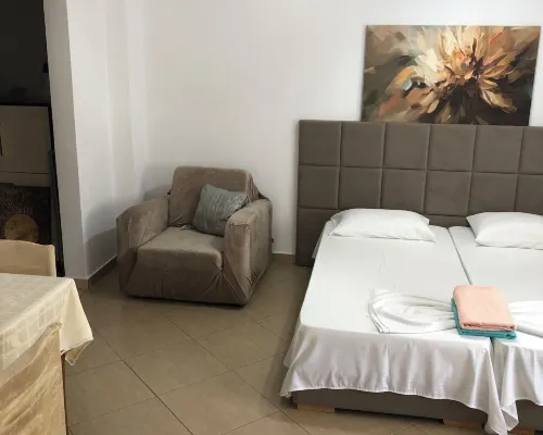 Monas Guesthouse Hotels in Saranda