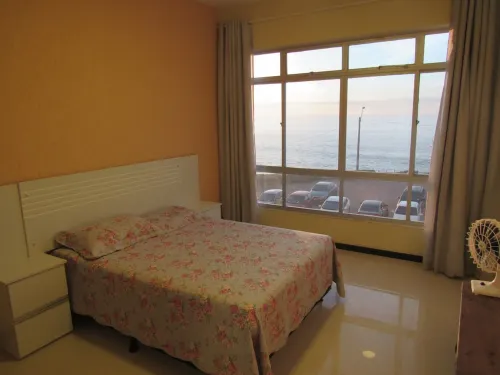 Cozy apartment facing the sea