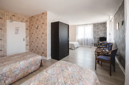 Hotel Belle Vue Отели в г. Сен-Жульен-де-Лампон