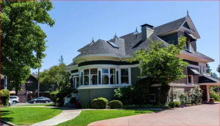 1801 First Luxury Inn